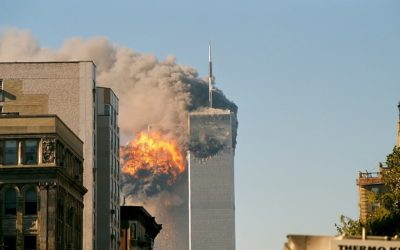 “Εμείς είμαστε δειλοί που ρίχνουμε πυραύλους από τα 2.000 μίλια και όχι οι τρομοκράτες που έπεσαν στους δίδυμους πύργους”. Ο παρουσιαστής που σόκαρε την Αμερική μετά την 11/9 και κόπηκε η εκπομπή του