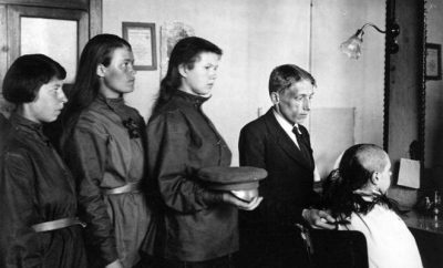 Οι γυναίκες που κουρεύτηκαν και πολέμησαν στο ρωσικό στρατό για να ντραπούν οι άνδρες και να μην λιποτακτούν! Η πολεμική κατάρρευση της τσαρικής Ρωσίας που κατέληξε στην Οκτωβριανή Επανάσταση