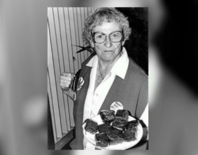 Η “γιαγιά των μπράουνις”. Aνακούφιζε ασθενείς του AIDS και καρκινοπαθείς με κέικ που περιείχαν μαριχουάνα. Δέχτηκε πόλεμο, αλλά η ανακάλυψή της αναγνωρίστηκε από γιατρούς