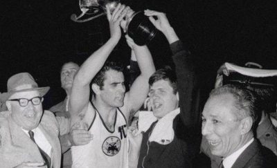 1968. Η ΑΕΚ κατακτά το κύπελλο κυπελλούχων Ευρώπης μπροστά σε 80.000 θεατές! Η πρώτη διεθνής επιτυχία και η άγνωστη αφιέρωση στον αθλητή της που πέθανε από καρκίνο