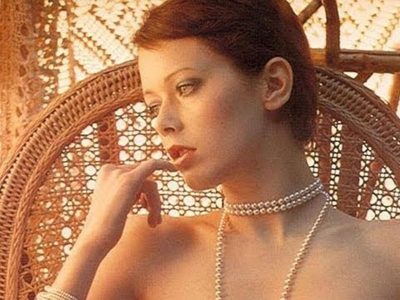 Εμμανουέλα. Η καταραμένη ζωή της Σίλβια Κριστέλ που έγινε σύμβολο του σεξ. Ο βιασμός, η απώλεια, τα ναρκωτικά και το κάπνισμα που ξεκίνησε από 11 ετών