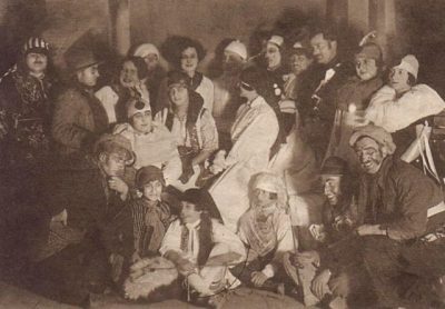 Όταν η Θεσσαλονίκη είχε καρναβάλι και ήταν το μεγαλύτερο των Βαλκανίων. Το γλέντι στην πλατεία Ιπποδρομίου και οι μασκαράδες που έλεγαν «απαγορευμένα» τραγούδια (φωτο)