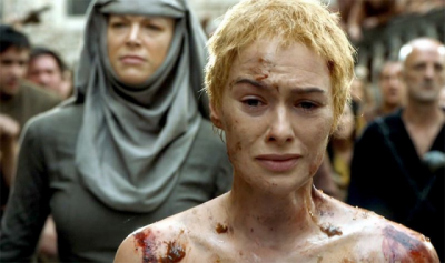 H σκληρή σκηνή του γυμνού εξευτελισμού της Σέρσεϊ Λάνιστερ στο Game Of Thrones, ενώ η ηθοποιός ήταν έγκυος. Από ποιο ιστορικό γεγονός εμπνεύστηκε ο συγγραφέας