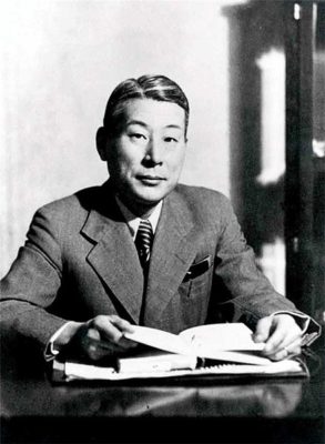 Ο “Ιάπωνας Σίντλερ” διέσωσε από το Ολοκαύτωμα 6.000 Εβραίους. Τιμωρήθηκε από τη χώρα του. Οι απόγονοι των διασωθέντων είναι 70 χιλιάδες άτομα