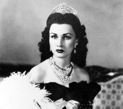 “Αφροδίτη της Ασίας”. Ποια ήταν η πανέμορφη πριγκίπισσα της Αιγύπτου που υπήρξε η πρώτη σύζυγος του Σάχη του Ιράν. Έπαθε κατάθλιψη και ανορεξία και χώρισαν μετά από 6 χρόνια γάμου