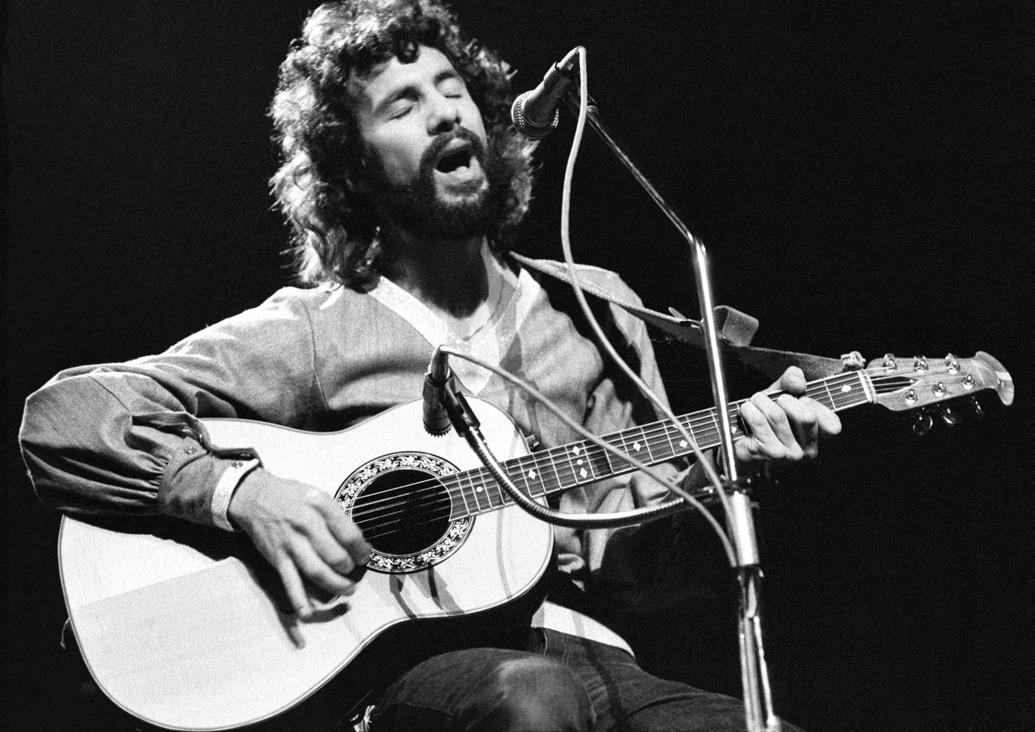 Cat Stevens ή Στέφανος Γεωργίου. Ο κύπριος σταρ, που μεγάλωσε ορθόδοξος, πήγε σε καθολικό σχολείο και έγινε πιστός ισλαμιστής. Διευθύνει 4 μουσουλμανικά σχολεία