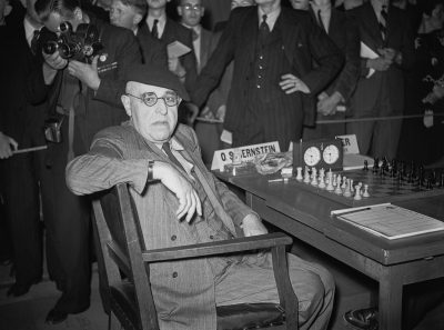 Μια παρτίδα σκάκι για τη ζωή του. Πώς ο σκακιστής Μπερνστέιν γλύτωσε το εκτελεστικό απόσπασμα στην Οκτωβριανή επανάσταση, επειδή νίκησε τον αξιωματικό που ήταν υπεύθυνος για την εκτέλεσή του