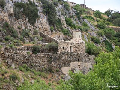 Ο θρύλος της λεπρής πριγκίπισσας που θεραπεύτηκε σε μια σπηλιά πίνοντας νερό που έμοιαζε με γάλα. Στο σημείο ανέγειρε εκκλησάκι της Παναγίας (βίντεο)