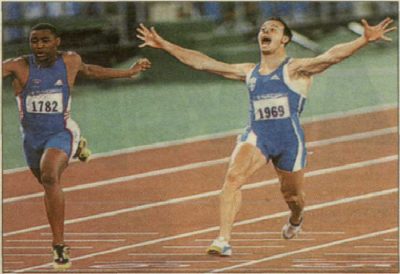 “Ξέρω πως πρέπει να τρέχω”. Η απίστευτη κούρσα του Κεντέρη στους Ολυμπιακούς του Σίδνεϊ. Η έκπληξη των αντιπάλων του και το μυστικό με τον πάτο στο ένα παπούτσι