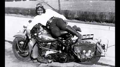“Οι μαύρες γυναίκες δεν επιτρέπεται να οδηγούν μηχανές”. Η αφροαμερικανίδα που έσπασε την ρατσιστική απαγόρευση και έγινε η πρώτη που διέσχισε τις 48 πολιτείες της Αμερικής