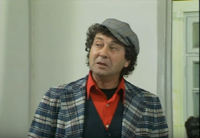 Ο δημοφιλής Ταμτάκος αναδείχθηκε στο ρόλο του παπατζή δίπλα στη Ρένα Βλαχοπούλου. Η άγνωστη καριέρα στο κλασικό θέατρο και το μοιραίο τροχαίο που σκοτώθηκε η σύντροφός του