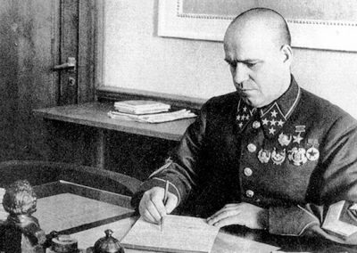 Ο στρατηγός που σταμάτησε την πορεία του Χίτλερ στη Σοβιετική Ένωση και έκανε την προέλαση στο Βερολίνο. Ζούκοφ ο στρατηγός που ταπείνωσε τους ναζί