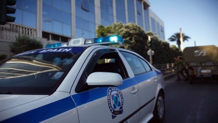 Ελεύθερος με περιοριστικούς όρους ο πυγμάχος που χτύπησε τον ηλικιωμένο ψαρά στη μαρίνα Καλλιθέας