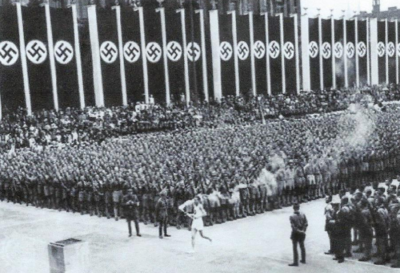 Οι λαμπαδηδρομίες και η τελετή αφής της Ολυμπιακής φλόγας θεσπίστηκαν από τον Χίτλερ στους Ολυμπιακούς του 1936. Πώς ήθελε να εμπλέξει τον ελληνικό πολιτισμό με την Άρια φυλή