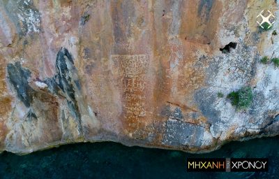 Το νησί των πειρατών με τα μυστηριώδη μηνύματα στα βράχια. Ευχές για καλές πλεύσεις ή οδηγίες για θησαυρό; (drone)