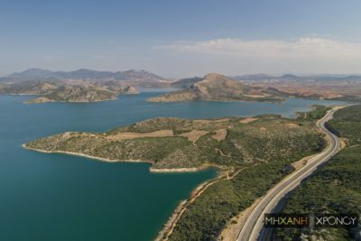 Υλίκη. Η μεγάλη “άγνωστη” λίμνη που προσπερνάμε στην εθνική οδό. Όταν χρειάστηκε ξεδίψασε την Αθήνα. Πως συνδέεται με την Κωπαΐδα όπου γυρίστηκαν όλα τα ελληνικά γουέστερν