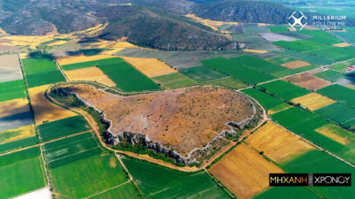 Γλας. Δείτε από ψηλά την μεγαλύτερη μυκηναϊκή ακρόπολη της Ελλάδας. Κάποτε ήταν νησί και οι κάτοικοι έφυγαν ξαφνικά (drone)