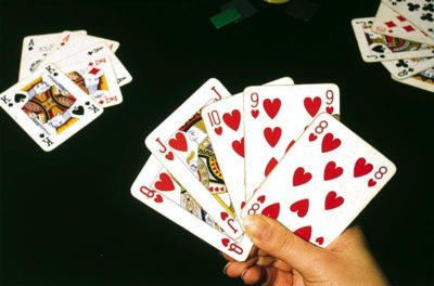 Quiz. Πόσο καλός χαρτοπαίκτης είστε; Πόσους πόντους δίνουν δύο άσσοι στην 31; Ποιος είναι ο «Μουντζούρης»; Τι είναι η κέντα στο πόκερ;