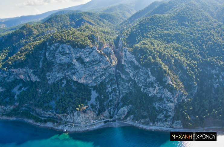 Το αθέατο καταπράσινο φαράγγι μια ανάσα από την Αθήνα. Είναι πολύ στενό και πήρε το όνομα του από τους μύλους που υπήρχαν εκεί (βίντεο drone)