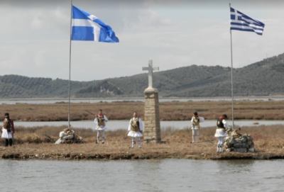 Η ιστορική μάχη στην νησίδα Ντολμάς στο Μεσολόγγι, όπου έγινε ο τάφος μίας ολόκληρης οικογένειας. Η ηρωική άμυνα των 300 του οπλαρχηγού Λιακατά που χάθηκε με όλο το σόι του