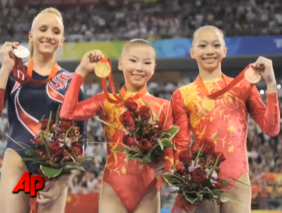 Το σκάνδαλο των Ολυμπιακών του Πεκίνο. Η Κίνα κατηγορήθηκε ότι δήλωνε τις 14χρονες αθλήτριες ως 16χρονες, για να έχουν δικαίωμα συμμετοχής. Γιατί δεν μπορούσε να αποδειχθεί η απάτη