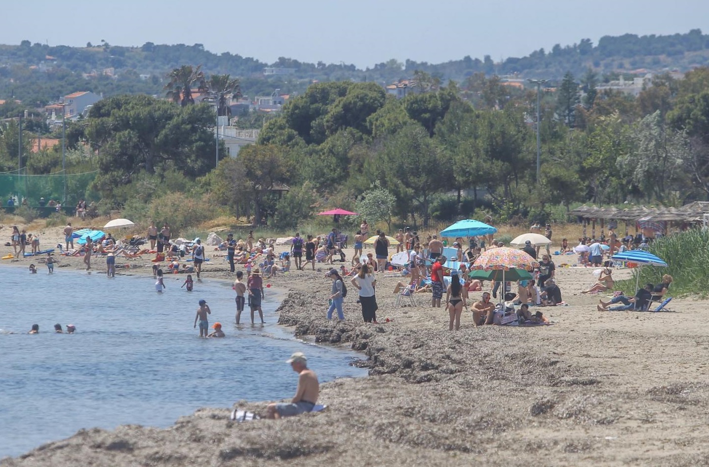 Ποιες παραλίες στην Αττική είναι ακατάλληλες για κολύμπι. Τι έδειξαν οι δειγματοληψίες