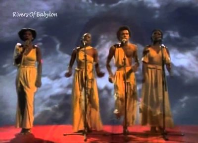 Rivers of Babylon. Το διάσημο τραγούδι των Boney M είναι θρησκευτικός ύμνος με ψαλμούς της Βίβλου. Γράφτηκε από ένα άσημο συγκρότημα της Τζαμάικα