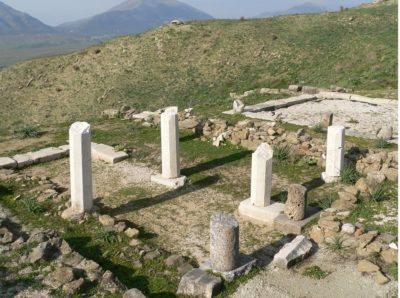 Τα λησμονημένα αρχαιοελληνικά μνημεία της Αλβανίας. Η προσπάθεια των εθνικιστών να τα βαφτίσουν ρωμαϊκά ή να τα καταστρέψουν. Ποια περιοχή θεωρείται το δεύτερο Άγιο Όρος