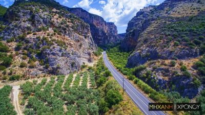 Κλεισούρα. Πόσες περιοχές γνωρίζετε με το ίδιο όνομα; Το πεδίο μάχης, η μαρτυρική πόλη και το φαράγγι με τα σπάνια πουλιά. Δείτε από ψηλά το πέρασμα που ήταν λίμνη (drone)