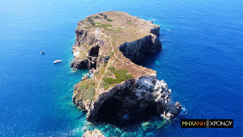 Το νησάκι δίπλα στην Σφακτηρία όπου σκοτώθηκε και ετάφη ο ανιψιός του Ναπολέοντα. Πολέμησε με τους φιλέλληνες τον Ιμπραήμ