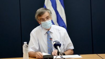 Τσιόδρας: “Ασφαλή όλα τα εμβόλια”. Τα ποσοστά κάλυψης και η αναγκαιότητα για την τρίτη δόση σύμφωνα με τον καθηγητή λοιμωξιολογίας