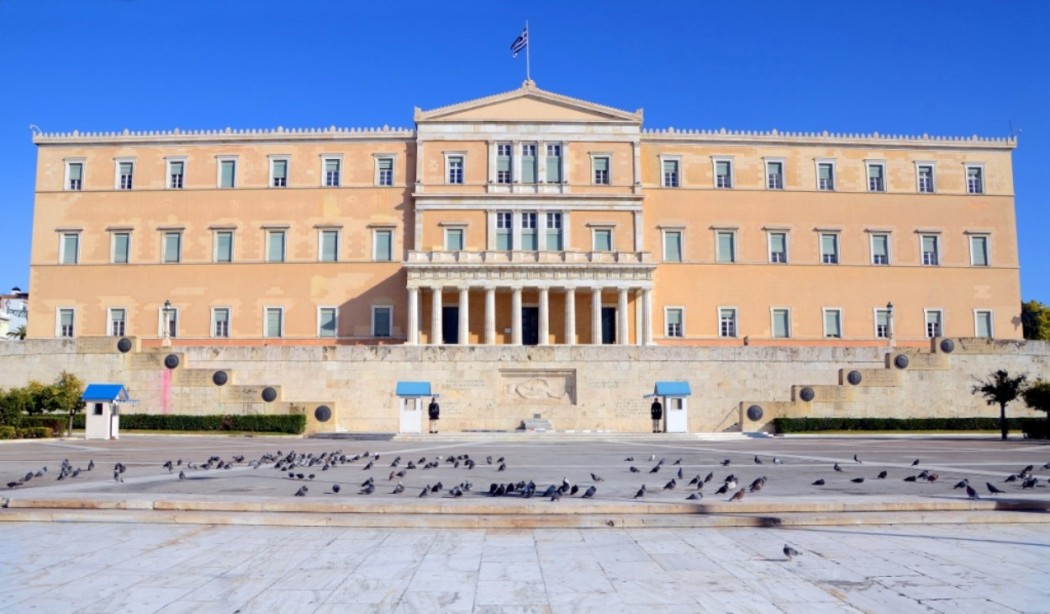 Με μαχαίρι προσπάθησε να μπει στη Βουλή 14χρονος μαθητής και συνελήφθη