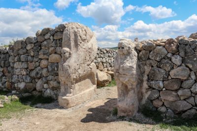 Οι πρώτοι πολιτικοί εξόριστοι που ζήτησαν άσυλο από Έλληνες. Ποιες ήταν οι σχέσεις των Χετταίων με τους Μυκηναίους και τους «Ahhiyawa» δηλ. τους Αχαιούς