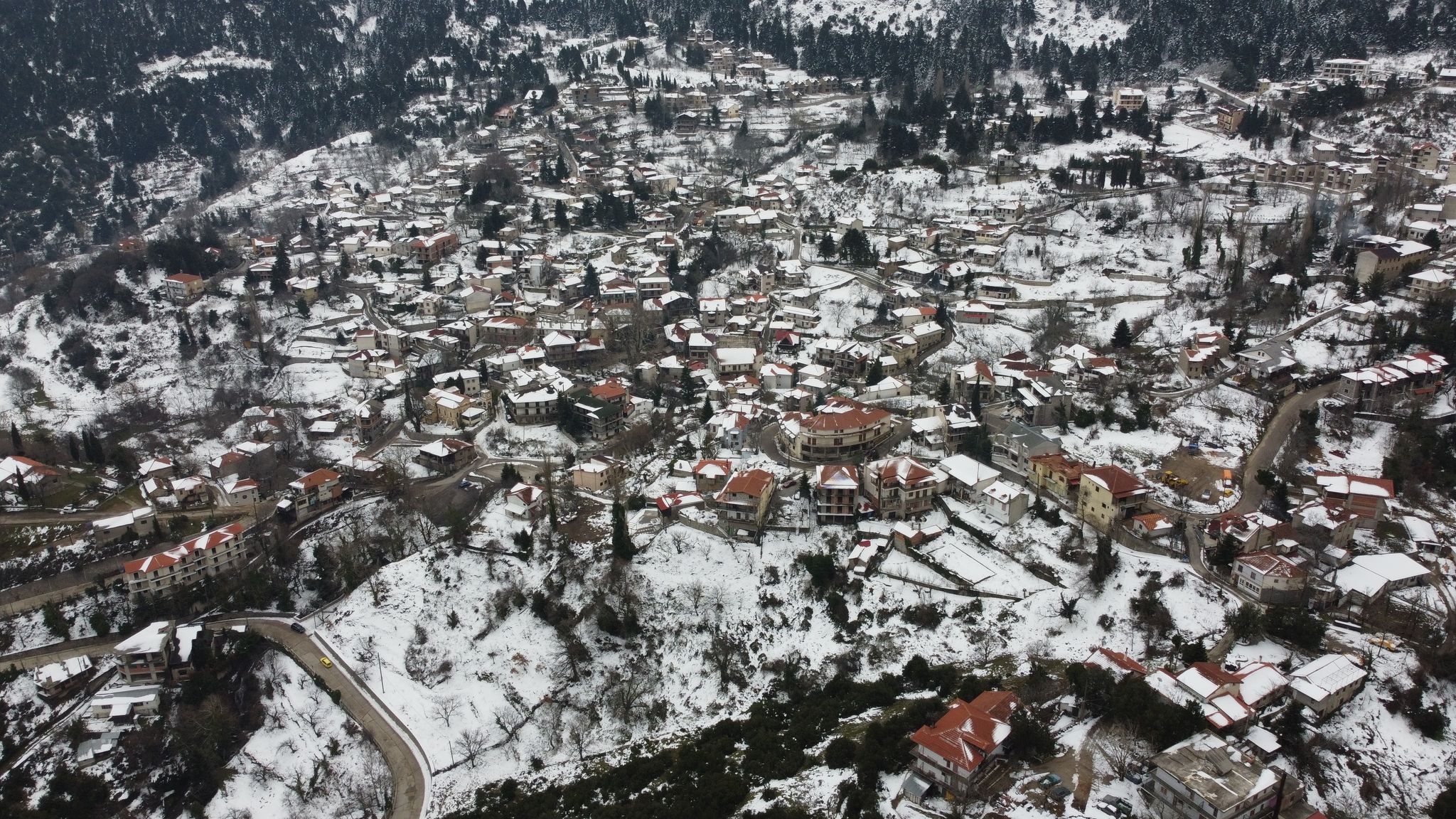 Αγόριανη, το χωριό του Παρνασσού και της Αντίστασης που κινδύνευσε να αφανιστεί δύο φορές. Γιατί το λένε και Επτάλοφο (drone)