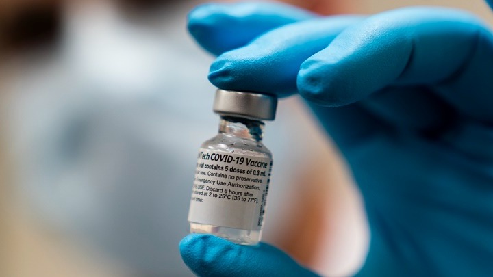 Επιστροφή σε πλήρη κανονικότητα για τους εμβολιασμένους. Σήμερα το μεσημέρι οι ανακοινώσεις από την κυβέρνηση