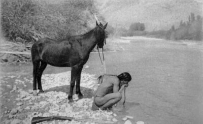 Ο τρόμος των ινδιάνων όταν αντίκρυσαν για πρώτη φορά το ιππικό των αποικιοκρατών. Δεν είχαν ξαναδεί ποτέ άλογα, αλλά γρήγορα έγιναν δεινοί αναβάτες