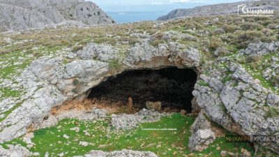 Χαμόσπηλος. Η άγνωστη σπηλιά στη Χίο που κρύφτηκαν οι κάτοικοι για να γλιτώσουν τις σφαγές των Οθωμανών (drone)