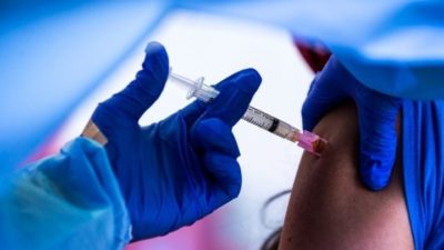 Νέες σπάνιες παρενέργειες ανακοινώθηκαν για τα εμβόλια Johnson & Johnson και AstraZeneca – Προειδοποίηση από τον Ευρωπαϊκό Οργανισμό Φαρμάκων