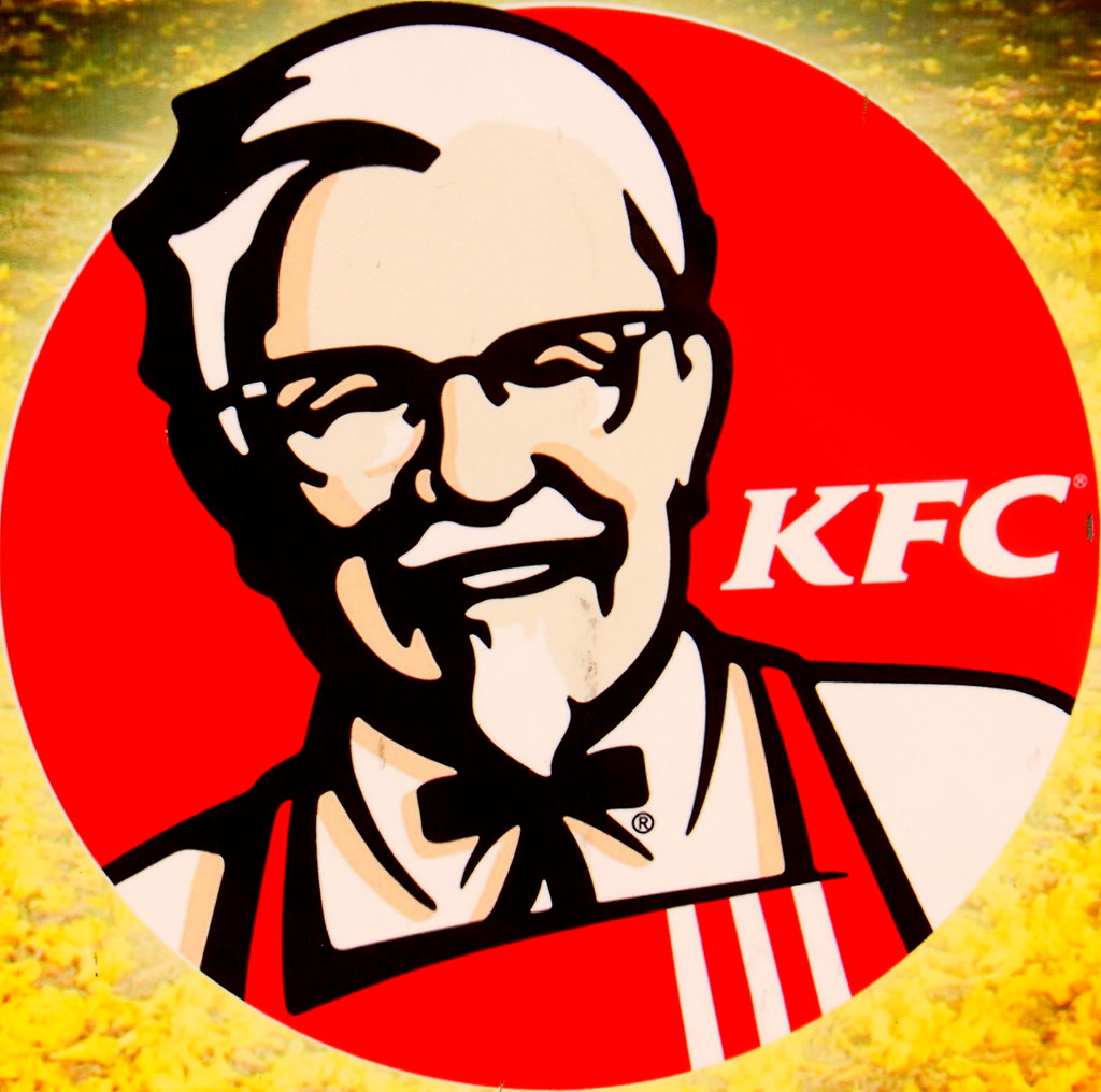 Η περιπέτεια του ανθρώπου που δημιούργησε τα KFC. Καταστράφηκε πολλές φορές και μεγαλούργησε στην απελπισία του. Η μυστική συνταγή και οι καταγγελίες