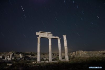 Η Δήλος την νύχτα φωτίζεται μόνο από τα αστέρια. Το νησί μνημείο κάποτε φιλοξενούσε 30.000 κατοίκους και σήμερα απαγορεύεται η παραμονή μετά την δύση (φωτό)