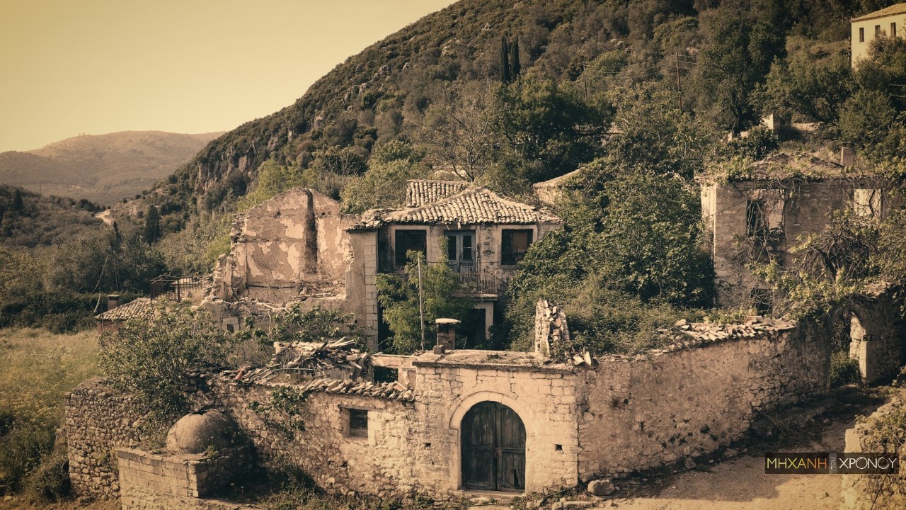 Πέστανη-Κρυόβρυση. Η τραγική ιστορία του χωριού-φαντάσματος της Θεσπρωτίας. Δείτε από ψηλά τους ερημωμένους δρόμους και τα ερειπωμένα σπίτια (drone)