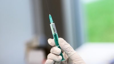 Πόσο αποτελεσματικοί είναι οι συνδυασμοί εμβολίων -Τι έδειξε νέα μελέτη για τις μείξεις κατά του SARS-CoV-2