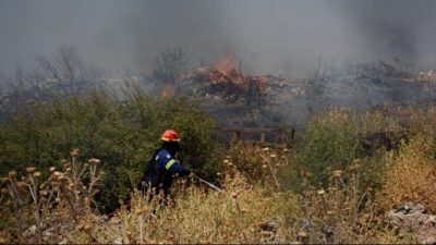 Βελτιωμένη η εικόνα της πυρκαγιάς στη Δροσιά Αχαΐας. Οριοθετήθηκε η φωτιά στην Ελεκίστρα