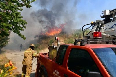 Ζημιές σε τουλάχιστον 3 σπίτια από τη φωτιά στην Πάτρα – Εκκενώθηκε το Σούλι – Συνεχίζεται η μάχη με τις φλόγες