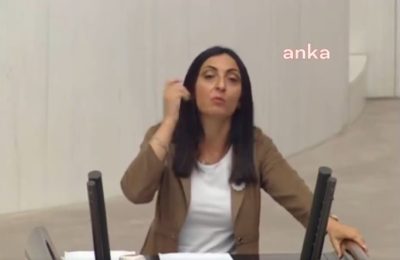 Αντιπολίτευση μετά μουσικής στο τουρκικό Κοινοβούλιο. «Τα φιρμάνια του Σουλτάνου, τα βουνά δικά μας!» τραγουδά βουλευτής (Βίντεο)