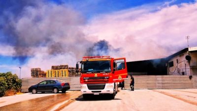 Δύο πυρκαγιές σε Βαρνάβα Αττικής και Ελευσίνα. Επιχειρούν πυροσβεστικές δυνάμεις και εναέρια μέσα – Στο σημείο πνέουν ισχυροί βόρειοι άνεμοι