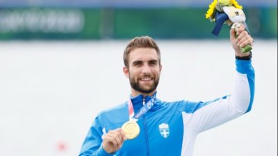 «Χρυσός» με Ολυμπιακό ρεκόρ στο απλό σκιφ στην κωπηλασία ο Ντούσκος