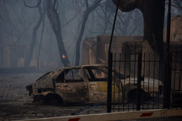 Φωτιά στην Αχαΐα. 20 σπίτια καμένα και 16 τραυματίες. Μαίνεται η φωτιά σε δασώδη έκταση (φωτο)