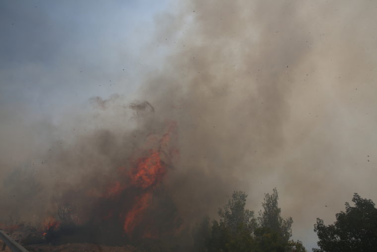 Αποκαρδιωτική εικόνα από τον δορυφόρο με τη φωτιά στα Βίλια. Το μέγεθος της καταστροφής