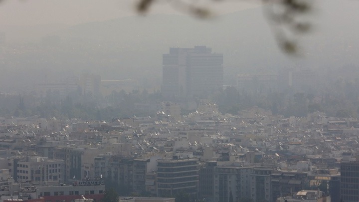 «Καμπανάκι» από το Αστεροσκοπείο Αθηνών για την ατμόσφαιρα στην Αττική. Κυκλοφορία μόνο με μάσκα